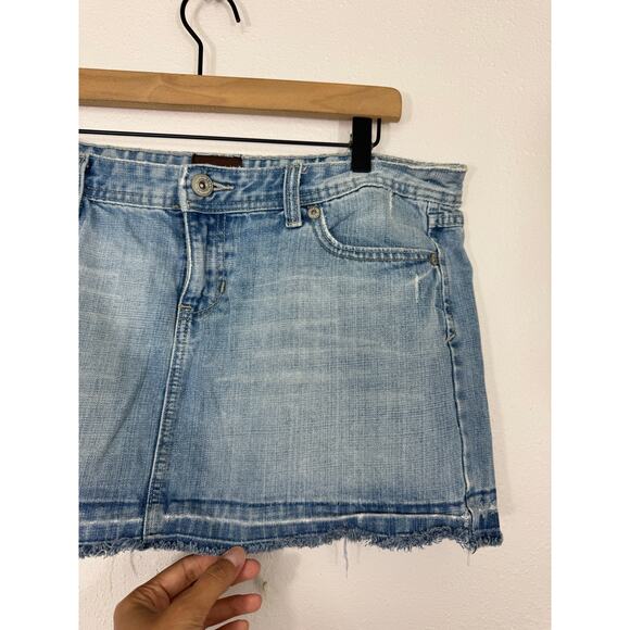 Aéropostale Vintage Denim Mini Skirt Size 13/14 Raw Hem Distressed Y2K - Picture 2 of 5